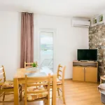 Apartman By The Sea Mastrinka, Ciovo - 23399 Trogir